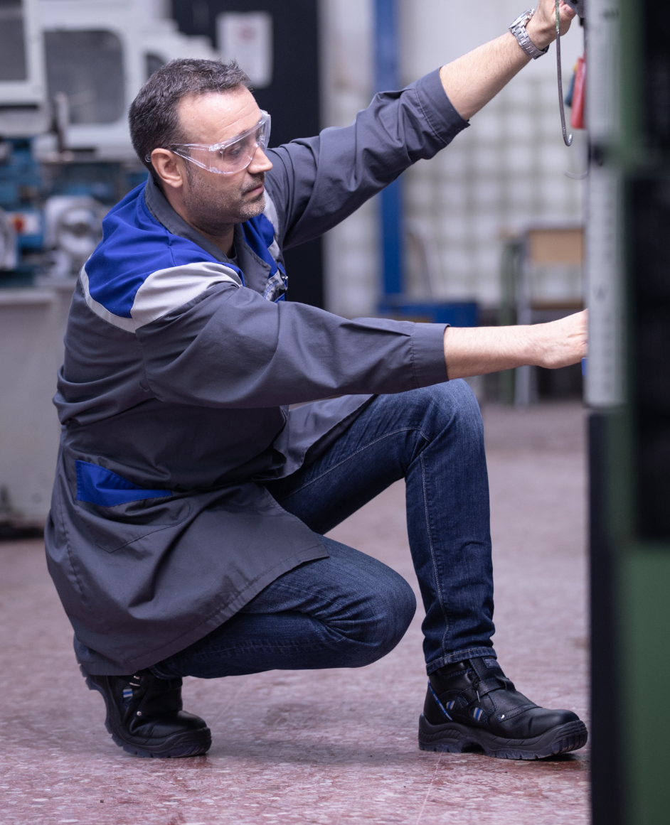 profesor arrodillado - Currante Panter